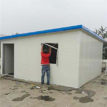 安裝住人集裝箱房